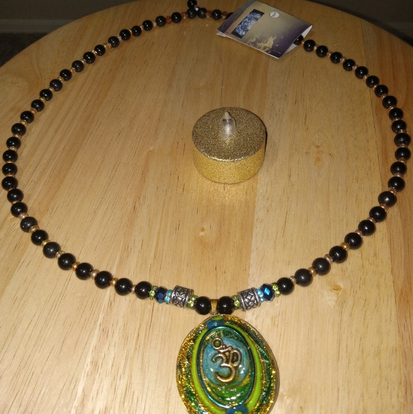 OM emblem necklace - Picture 3 of 3